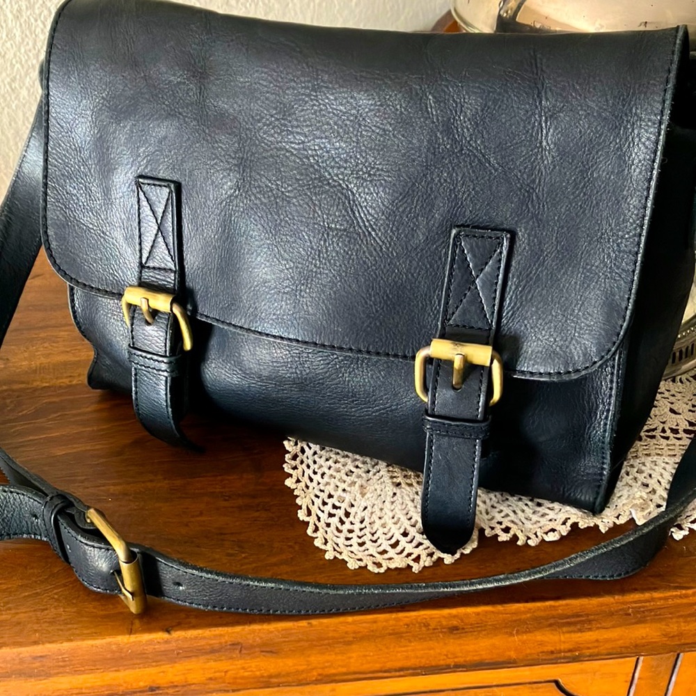 Used black leather shoulder purse. Moroccan Bazaar of London. Well made.